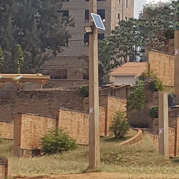 4-卢旺达太阳能投光灯-(1)